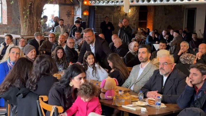 İZMİR’DE DEV BULUŞMA! KIRKPINAR AİLESİ BAYRAMLAŞMA GELENEĞİNİ TAÇLANDIRDI