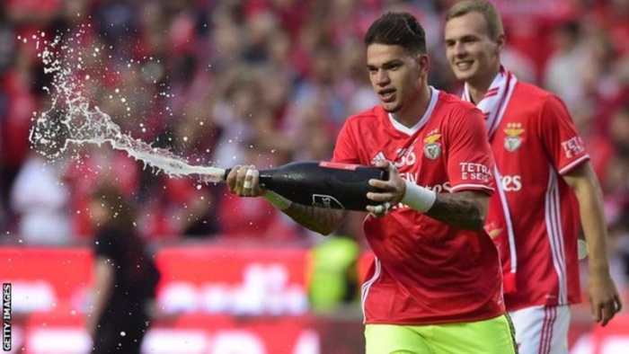 Benfica, Man City'nin kaleci için 35 milyon poundluk anlaşmayı kabul ettiğini söylüyor