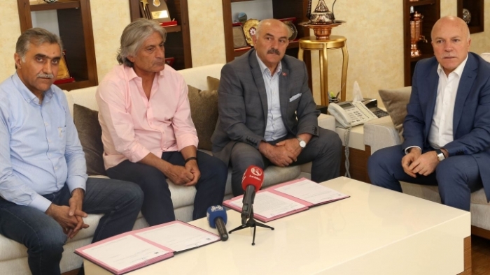 Büyükşehir Belediye (B.B.) Erzurumspor, Teknik Direktör Kemal Kılıç ile sözleşme yeniledi