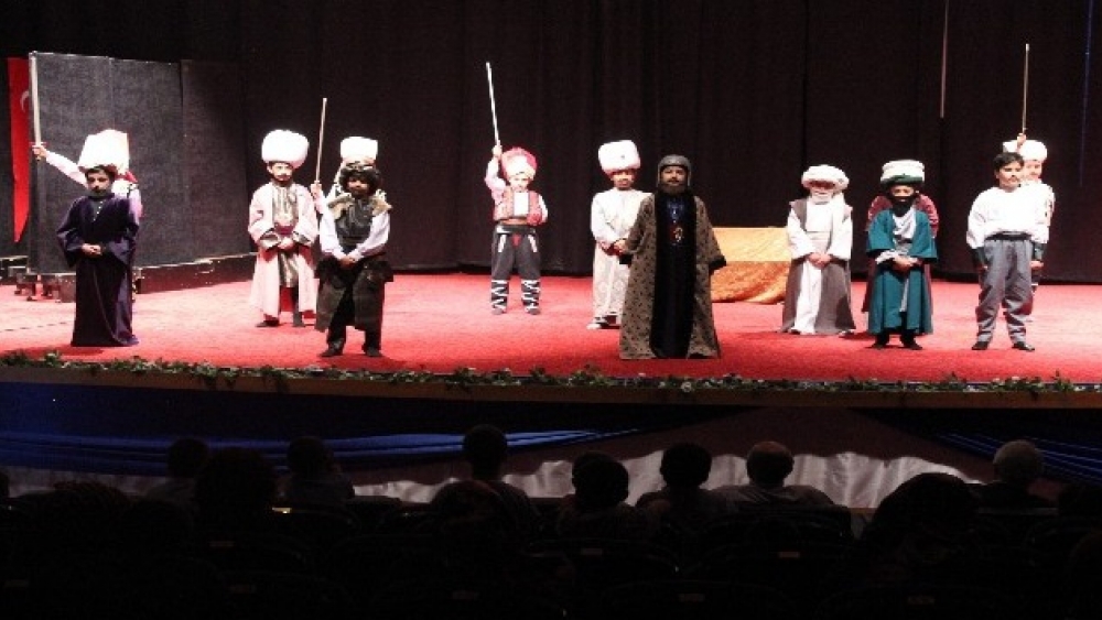 Çocuklar ’İstanbul’un Fethi 1453’ tiyatrosunu sahneledi