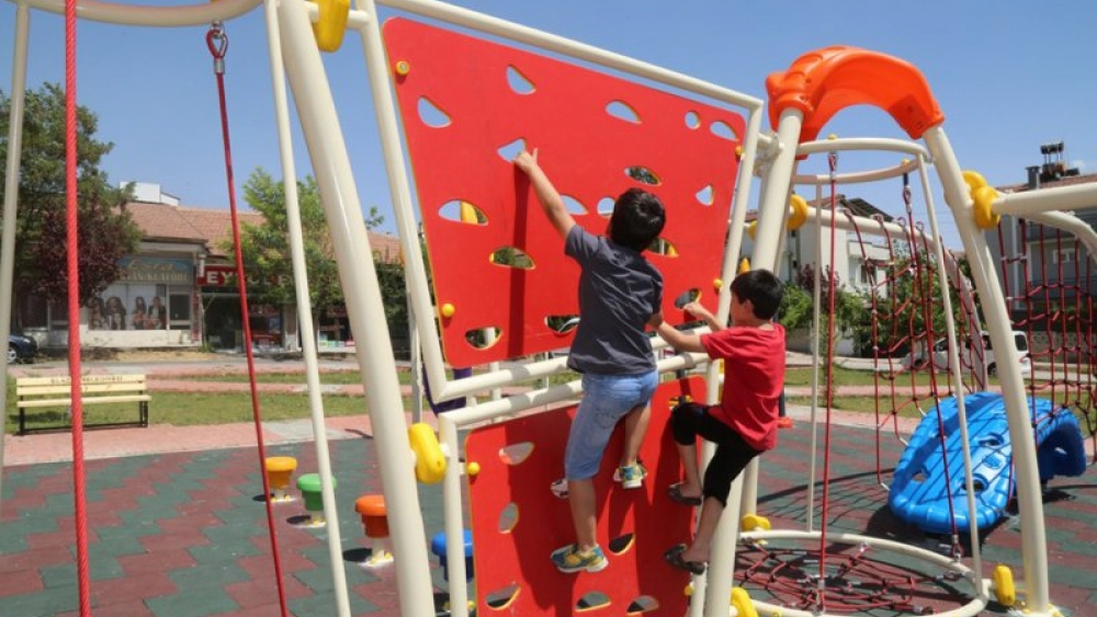 Elazığ'da 4 Mahalleye Yeni Çocuk Parkı