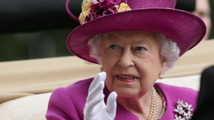 Kraliçe, kamu fonlarından 6 milyon poundluk ücret artışı elde edecek