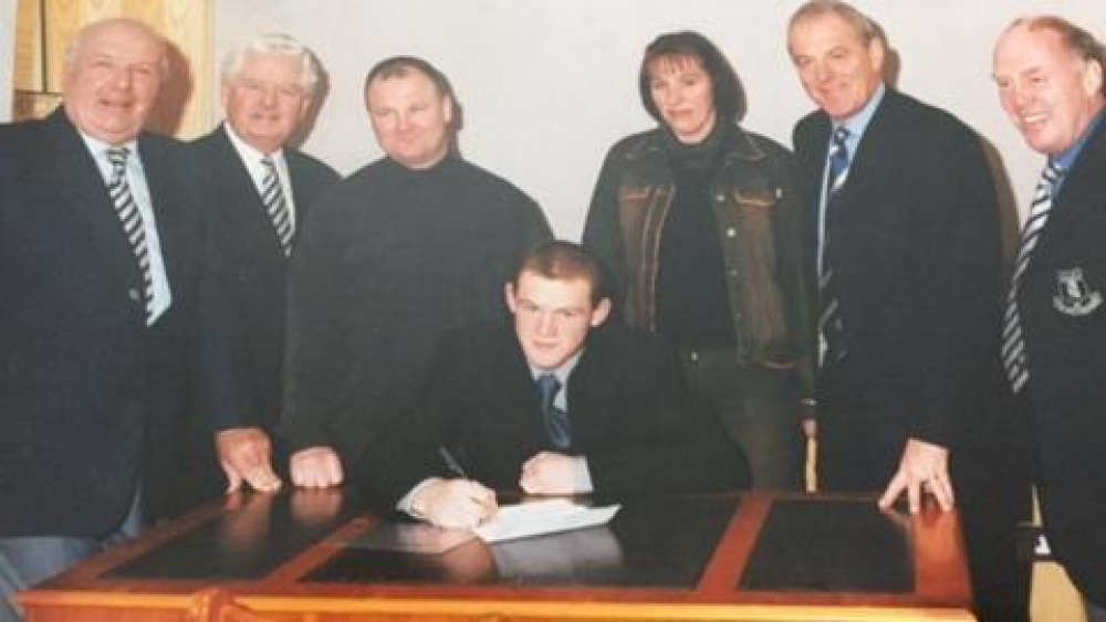 Wayne Rooney: Everton ilk grevciyi imzaladı